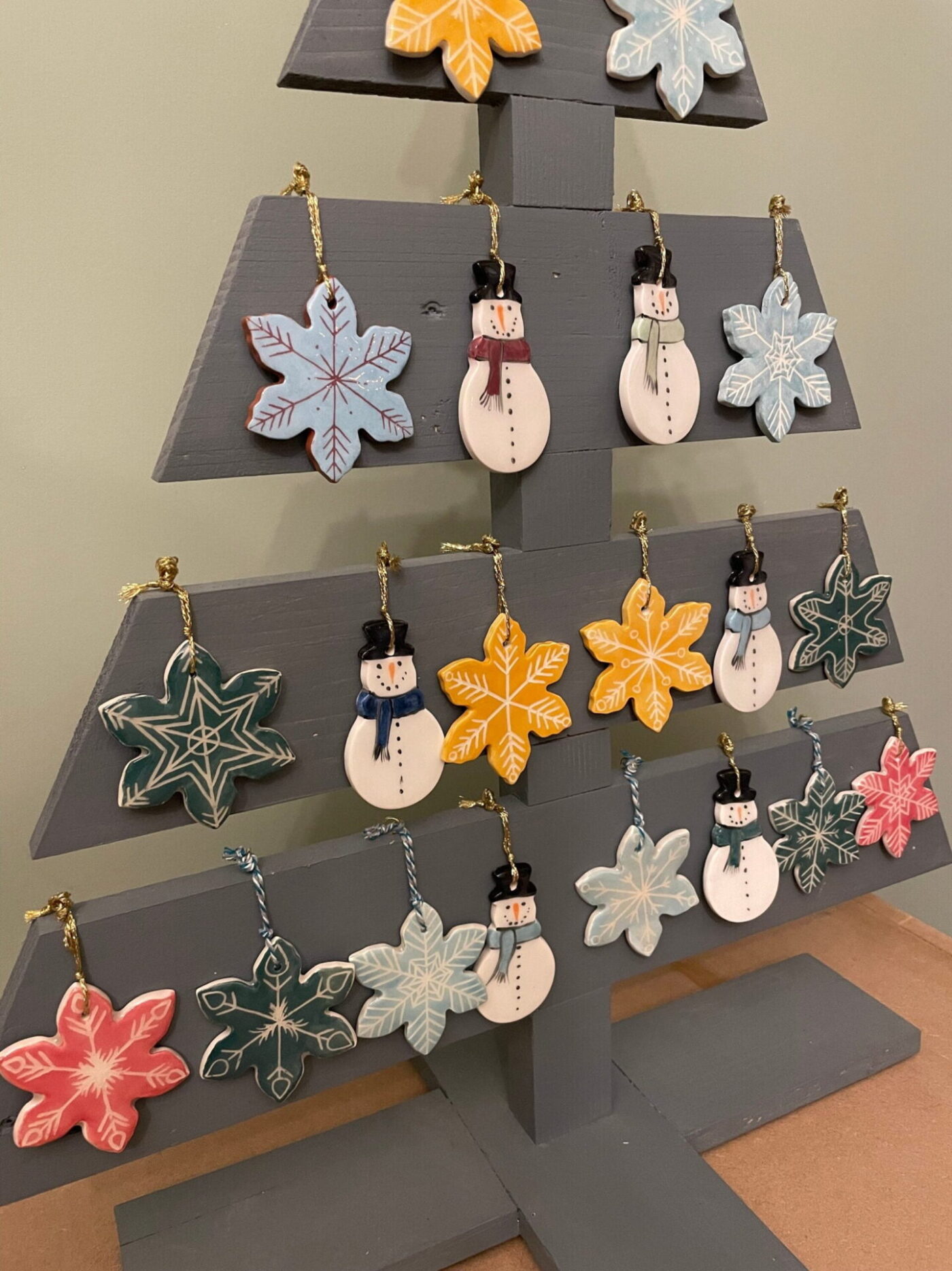 Grey Wood Christmas Tree Display — top view