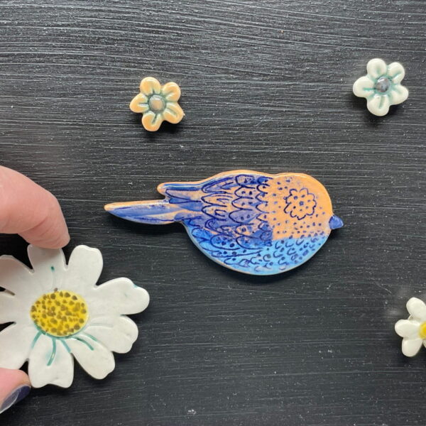 Ceramic bird and flowers magnets set / Artisan Etsy Decor with magnetic black board