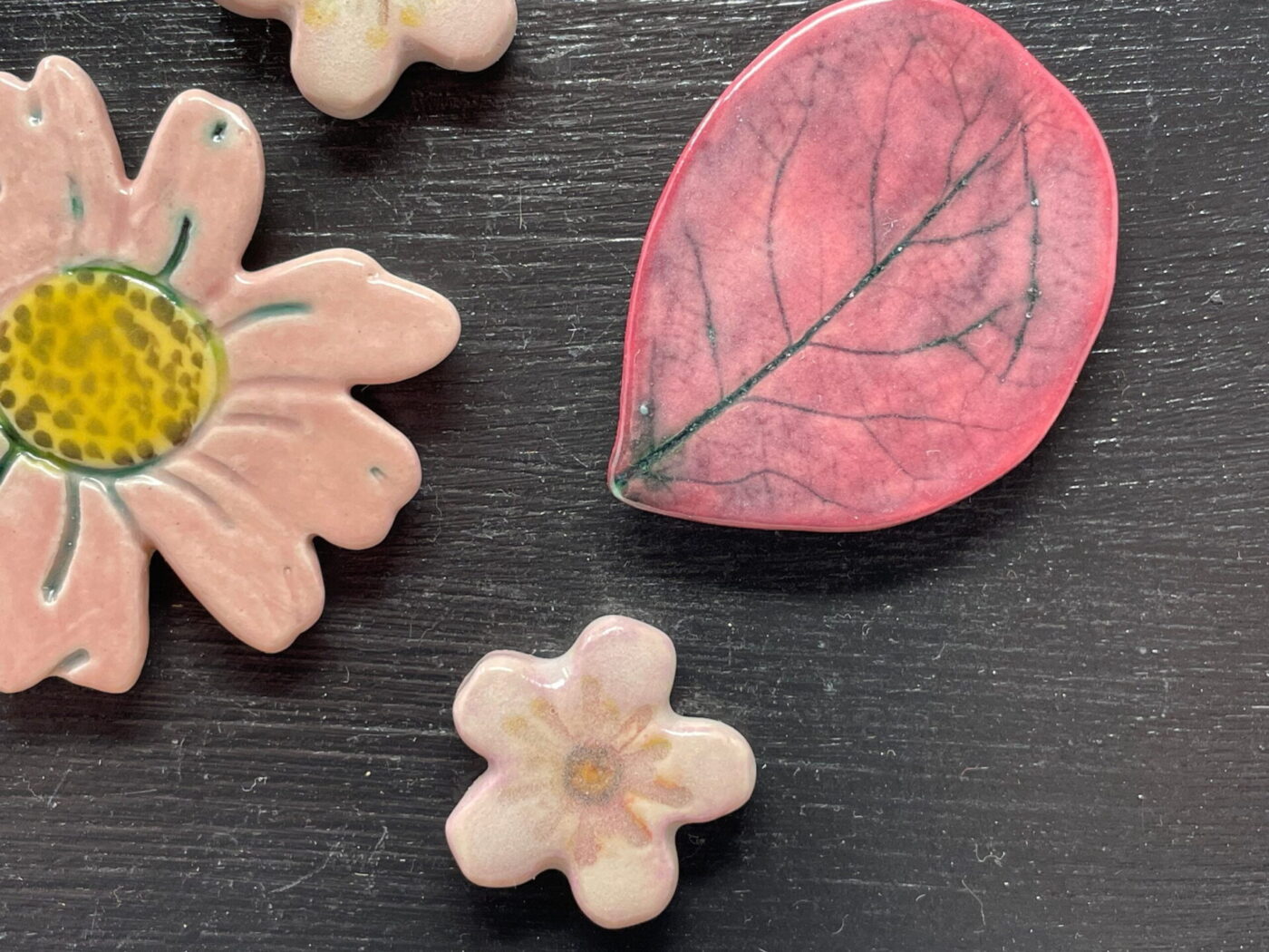 Purple & Pink Ceramic Flower Magnet Set — back view