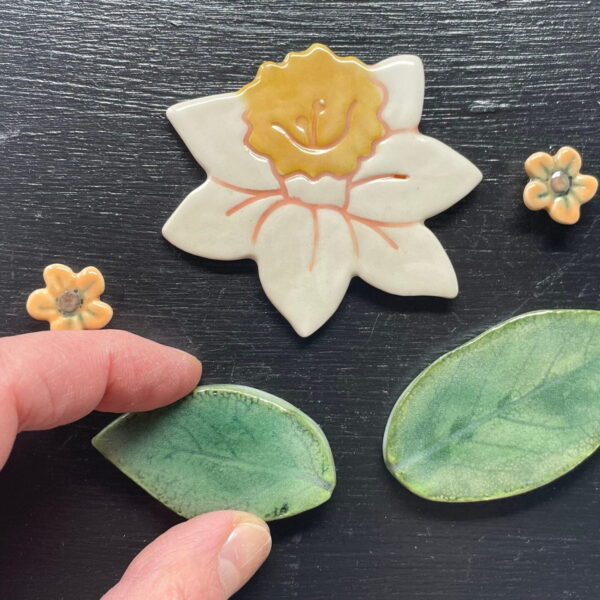 Handmade ceramic daffodil fridge magnet in a set with flowers and green leafs / Artisan Etsy Decor with magnetic black board