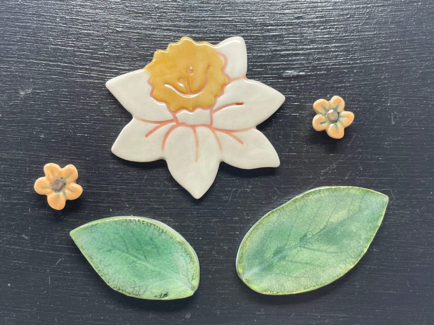 Ceramic Daffodil & Leaf Magnet Set — back view