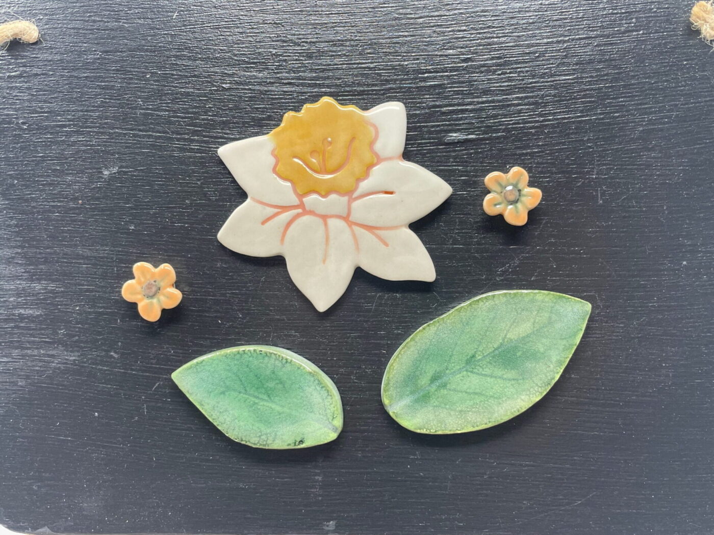 Ceramic Daffodil & Leaf Magnet Set — styling detail