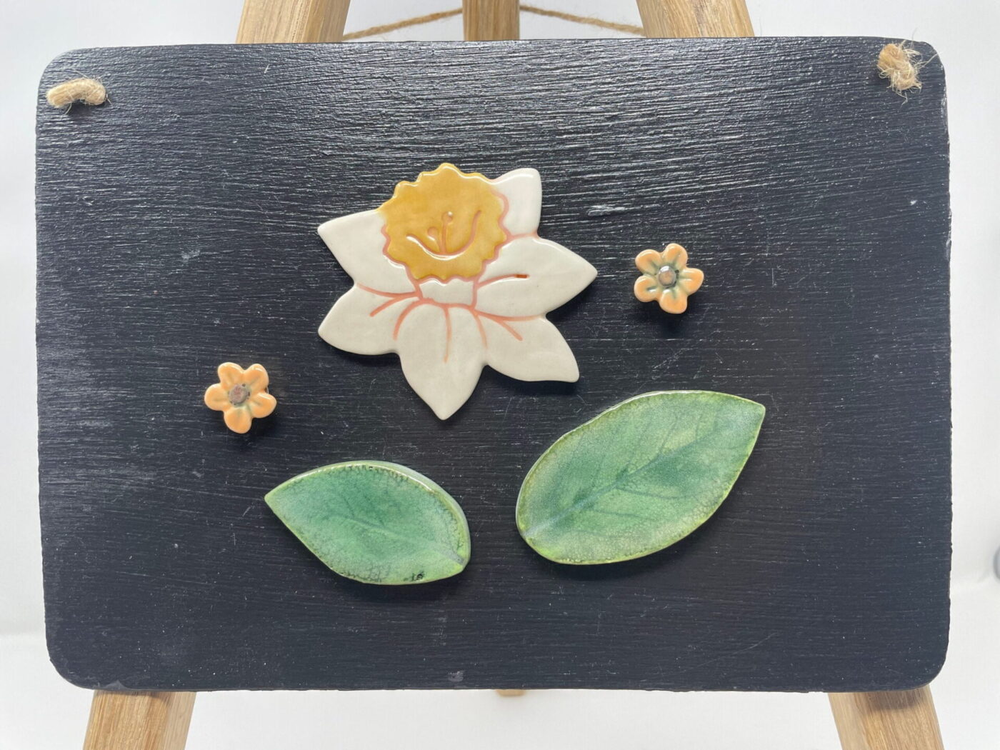 Ceramic Daffodil & Leaf Magnet Set — scale view