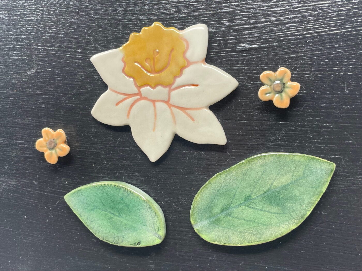 Ceramic Daffodil & Leaf Magnet Set — top view