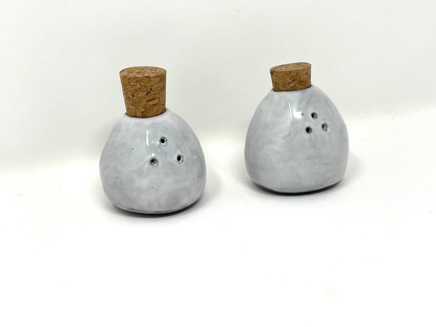 White & Grey Pinch-Pot Salt & Pepper Shakers — side view