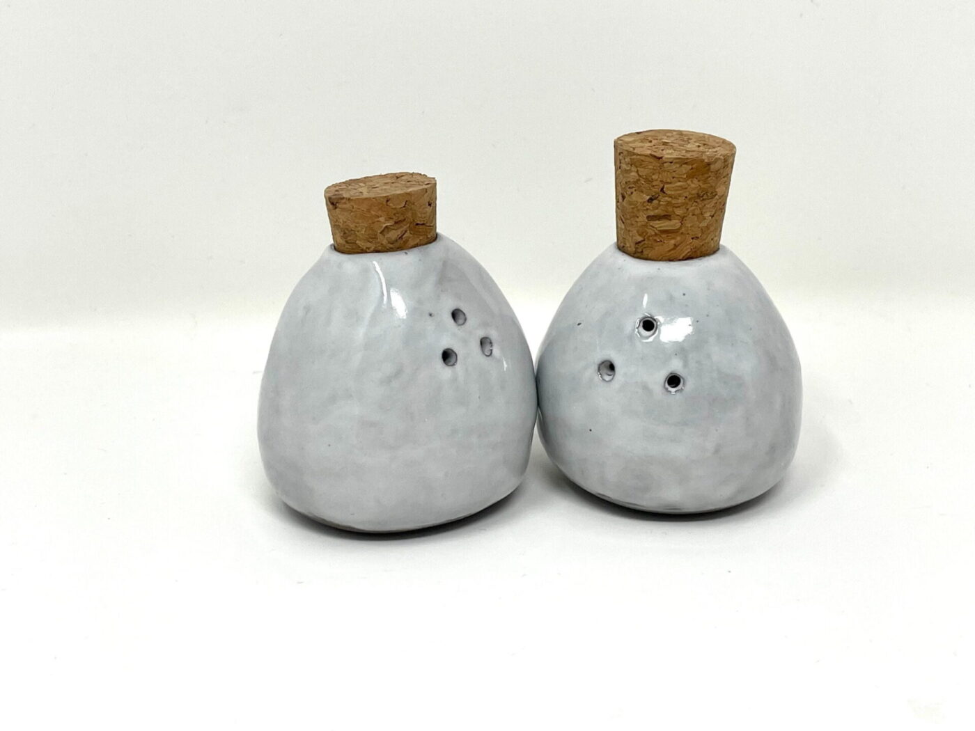 White & Grey Pinch-Pot Salt & Pepper Shakers — scale view