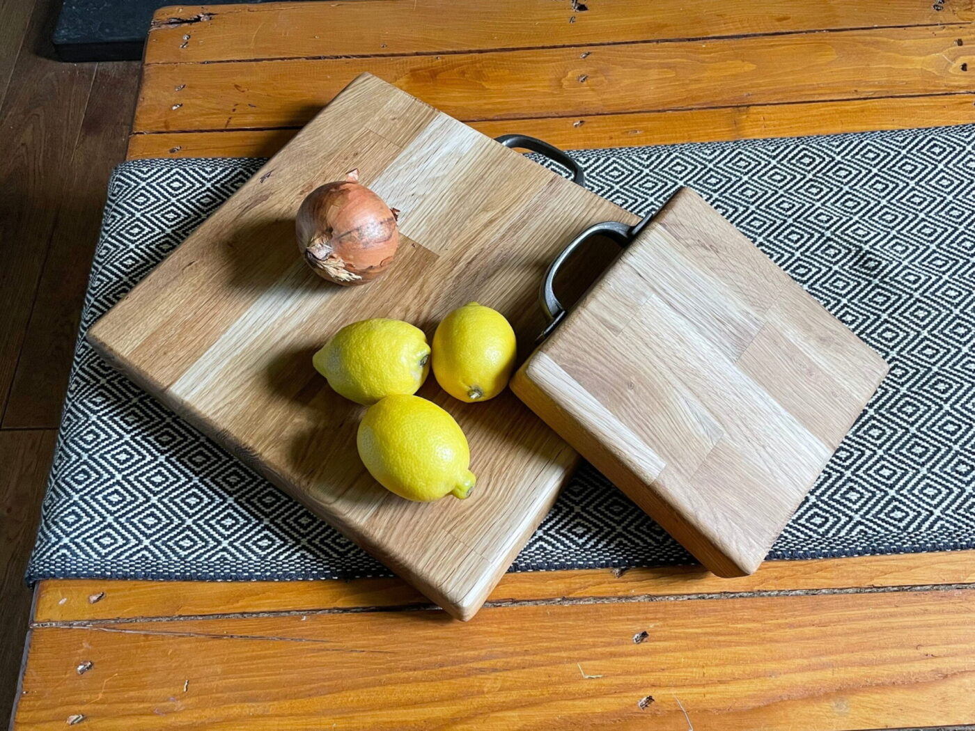 Oak Chopping Board with Handle — close-up