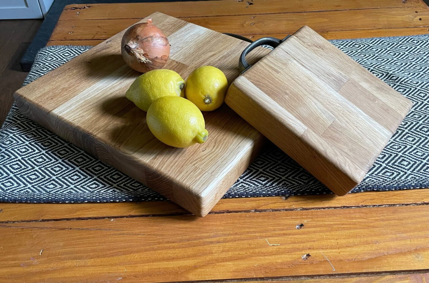Oak Chopping Board with Handle — detail view