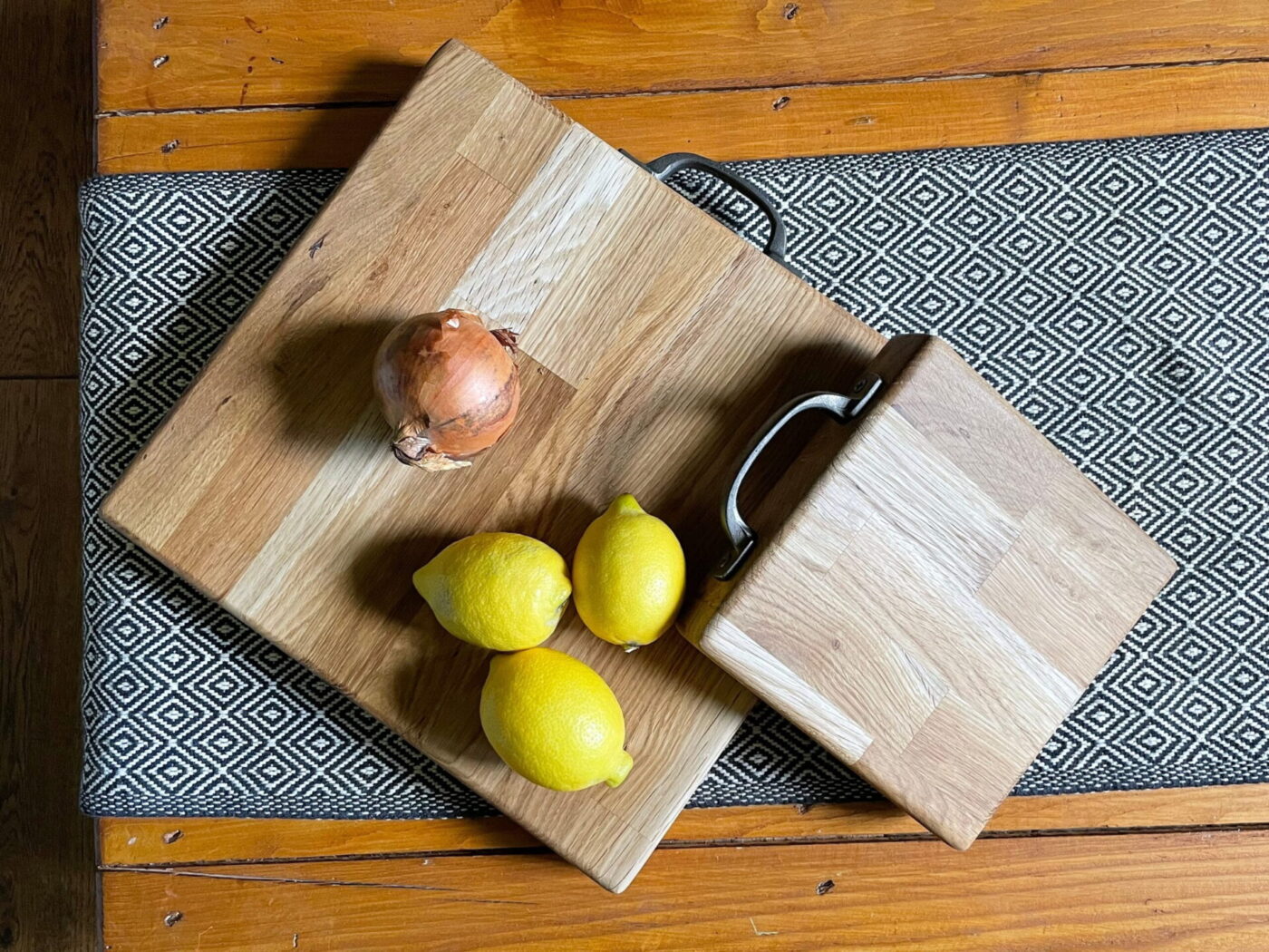 Oak Chopping Board with Handle — side view
