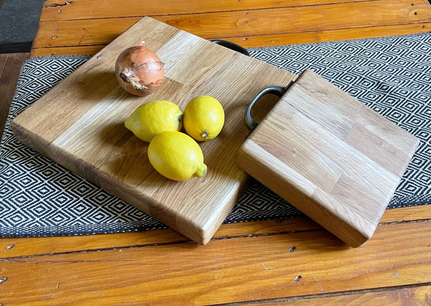 Oak Chopping Board with Handle — scale view