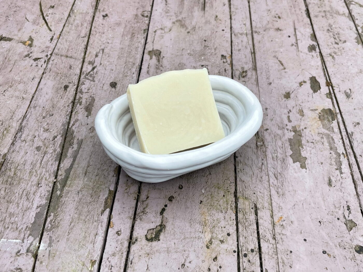 White Coiled Soap Dish & Toothbrush Holder Set — scale view