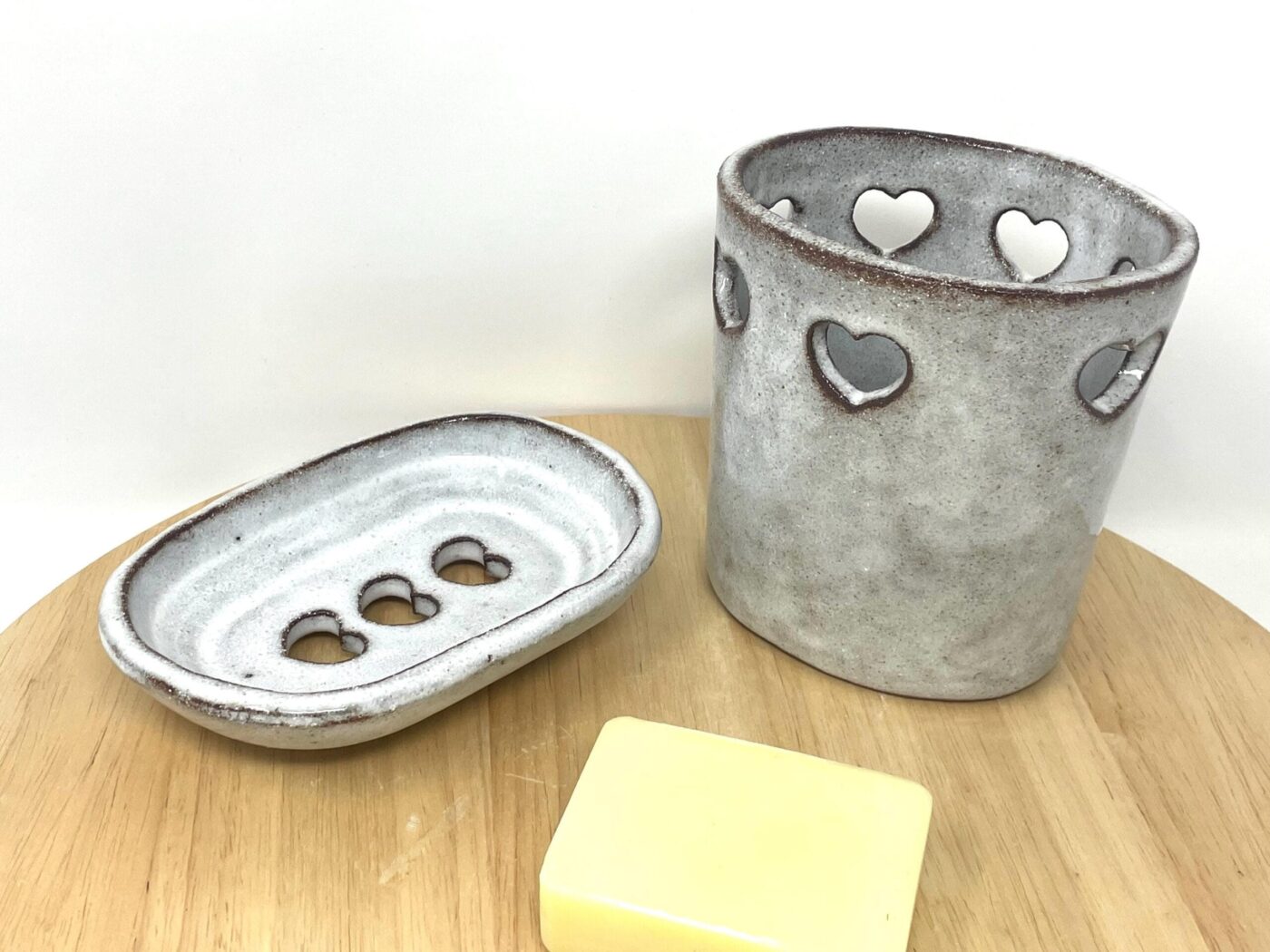 Terracotta Heart Bathroom Set (Dish + Toothbrush Holder)