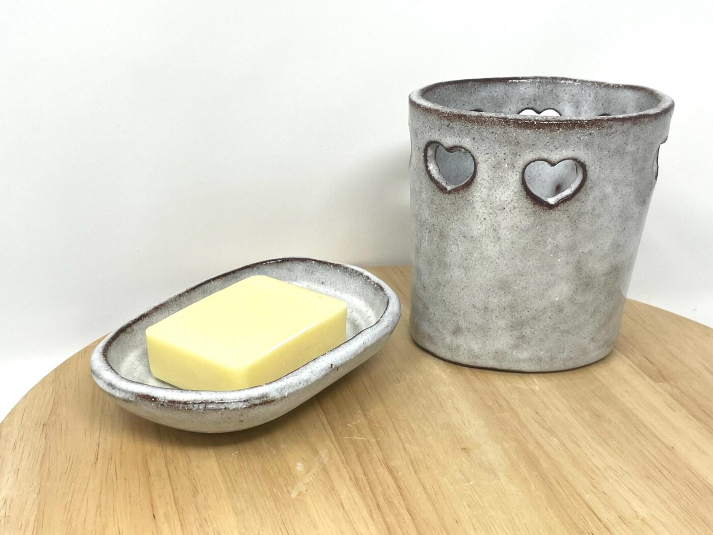 Terracotta Heart Bathroom Set (Dish + Toothbrush Holder) — side view