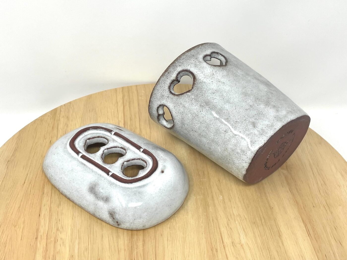 Terracotta Heart Bathroom Set (Dish + Toothbrush Holder) — top view