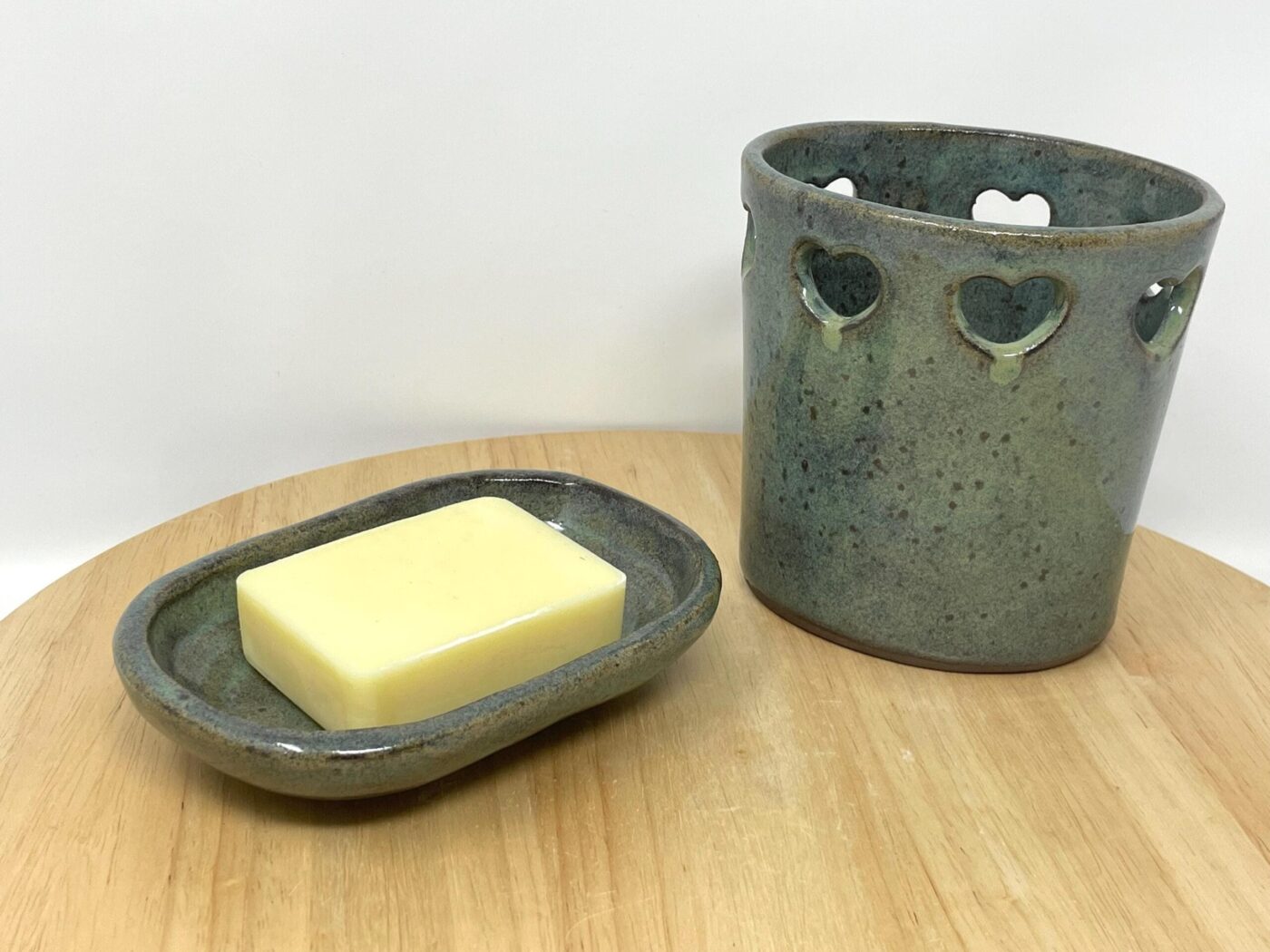 Heart-Pierced Turquoise Bathroom Set — side view