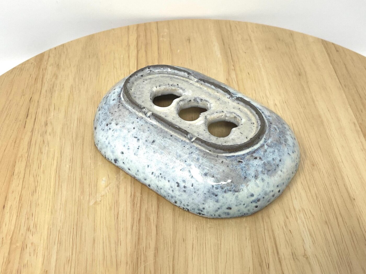 Off-White Heart Soap Dish, Grey Clay & Black Stone — detail view