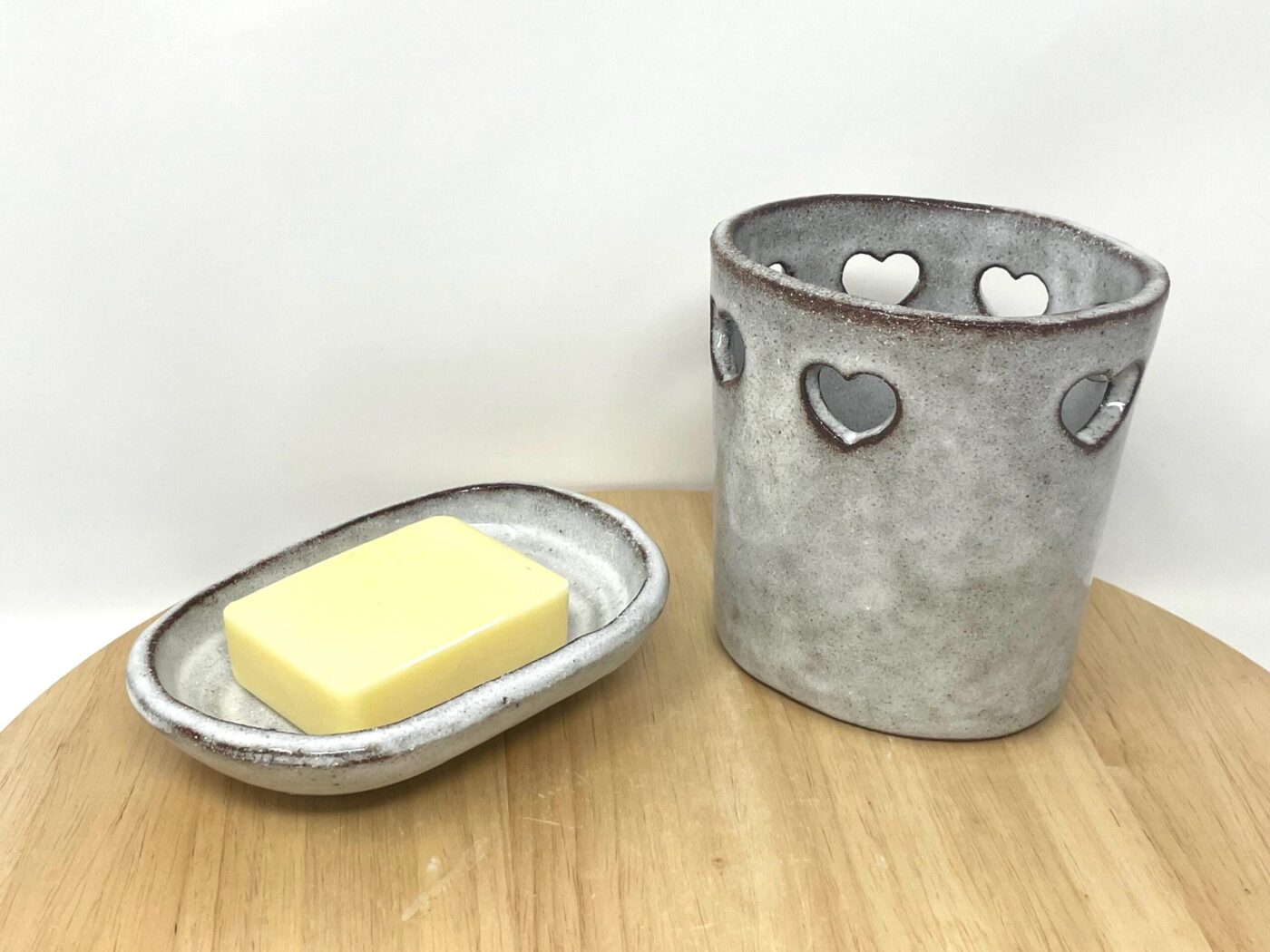 Terracotta Heart Bathroom Set (Dish + Toothbrush Holder) — detail view