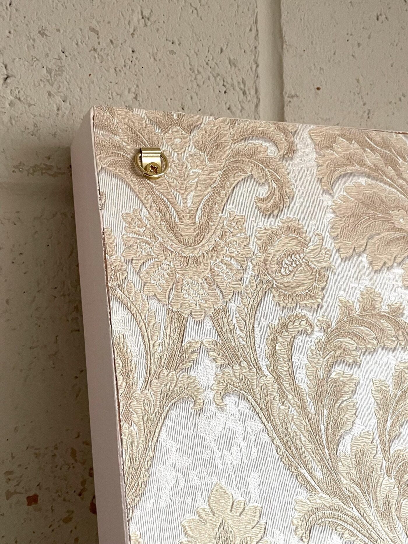 Vintage Door Panel Mirror with Key Hooks (Middleton Pink) — styling detail