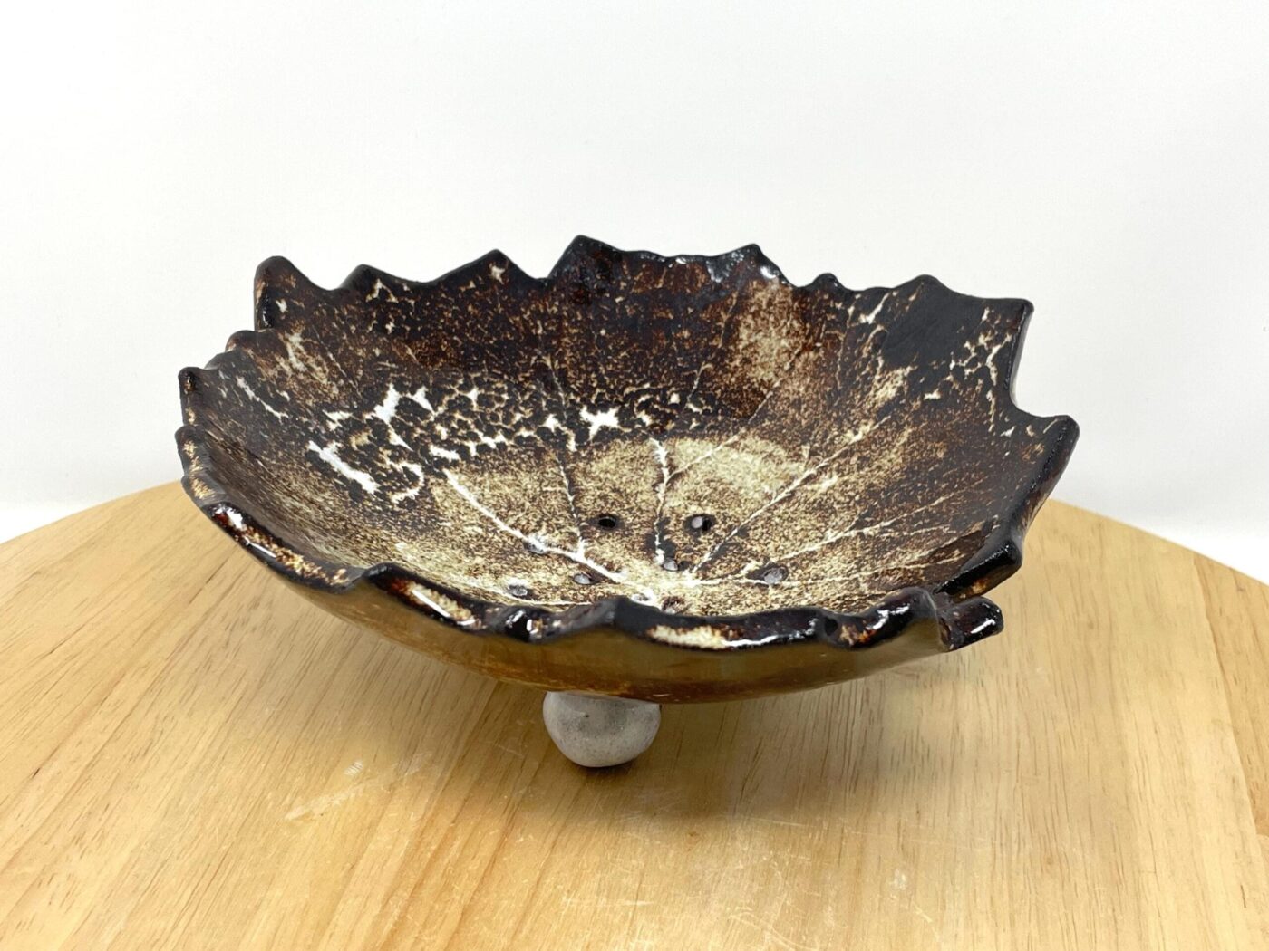 Pressed Leaf Soap Dish (White & Brown)