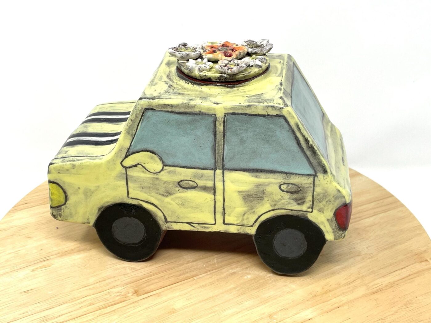 Pale Yellow Ceramic Car Vase with Floral Roof — styling detail