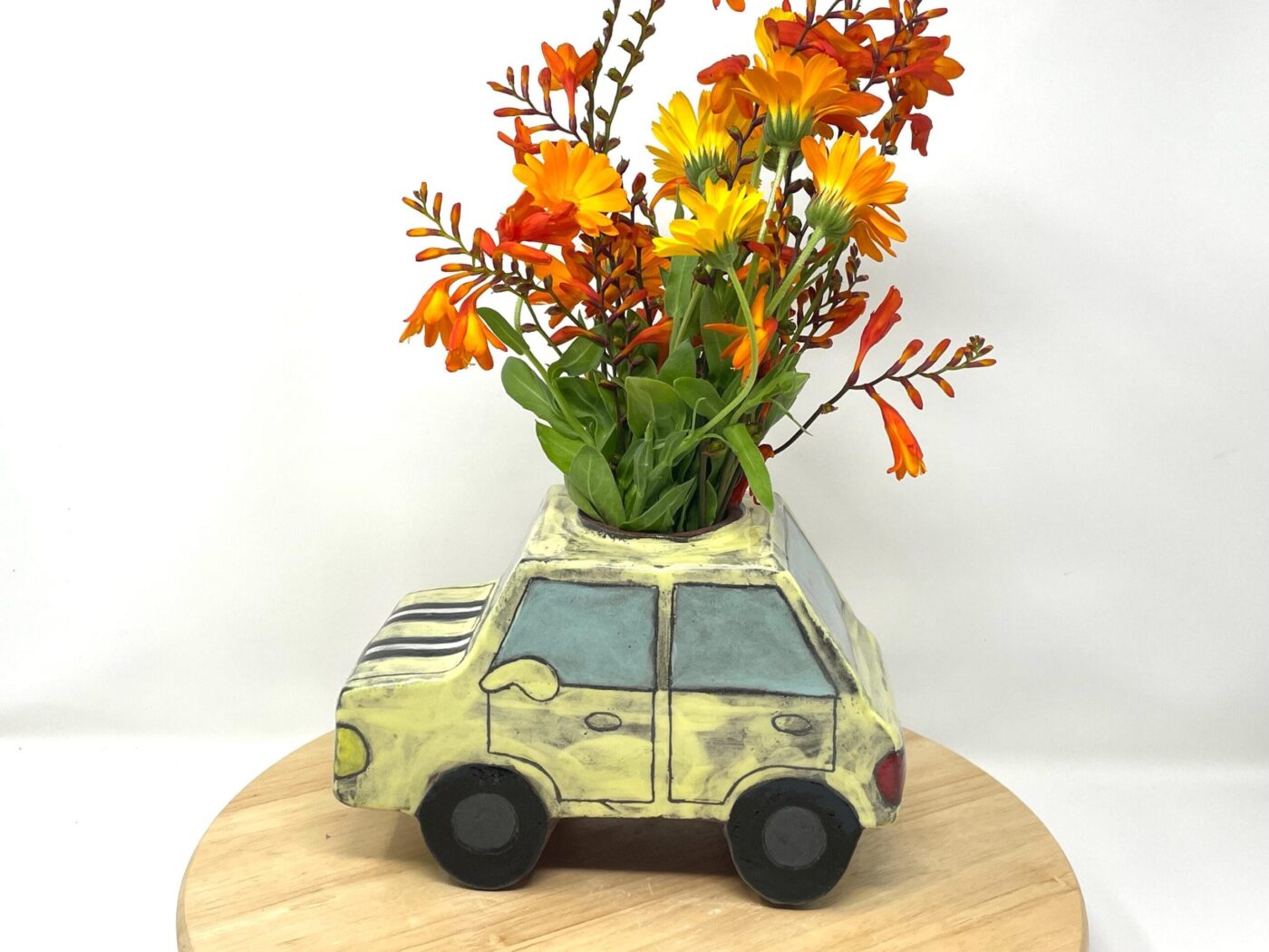 il_fullxfull.7165472197_brt7.jpg Pale Yellow Ceramic Car Vase with Floral Roof