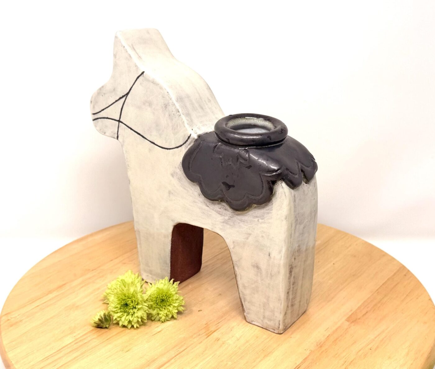 Dala Horse Terracotta Vase — scale view